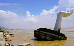 "Xóa sổ" 5 bàn tay "khổng lồ" gây tranh cãi ở biển Hải Tiến