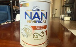 Mẹ trẻ run tay khi phát hiện con đã uống hết hộp sữa trong danh sách thu hồi