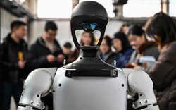 Nghịch lý 2026: Sinh viên công nghệ phải đi "làm xiếc" cho robot học việc và sự thật bên trong trại huấn luyện người máy lớn nhất hành tinh