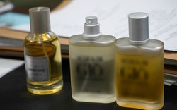 Choáng váng xưởng nước hoa giả Chanel, Dior, Le Labo... của vợ chồng Giám đốc HALOVA: Hơn 130 lít nước hoa đã pha chế, 12.400 vỏ chai và 18.000 nhãn hiệu nước hoa các loại