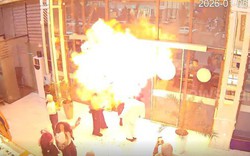 Bóng bay bất ngờ phát nổ kinh hoàng trước mặt người phụ nữ