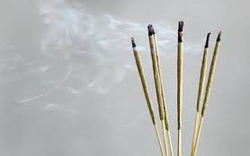 Thắp hương mỗi ngày là tốt hay xấu?