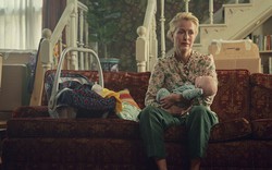 Xem phim Sex Education, tôi thức trắng đêm để xóa hết những tin nhắn đã gửi cho con