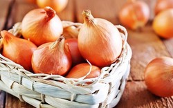 Ăn hành tây sống mỗi ngày để phòng bệnh, người đàn ông 45 tuổi bất ngờ khi đi khám