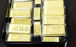Cam kết quyên góp 78 triệu đồng, một nhà hảo tâm tiếp tục hiến tặng 21 kg vàng trị giá hơn 93 tỷ đồng cho địa phương