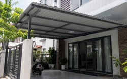 Tại sao ngày càng nhiều gia đình không còn làm mái hiên tôn? 2 vật liệu thay thế vừa che nắng mưa, vừa giúp mặt tiền sang hơn