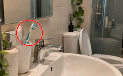 Lời khuyên cho những người để bàn chải đánh răng trong nhà vệ sinh 24/7