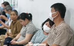 Bệnh nhân ung thư vạ vật chờ từ sáng đến khuya để xạ trị