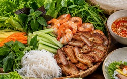 Cuối tuần chẳng muốn nấu nhiều món, tôi bày đúng một mâm này mà cả nhà ăn đến sạch đĩa