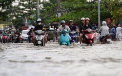 Triều cường sông Sài Gòn vượt đỉnh lịch sử, nhiều tuyến phố ngập sâu