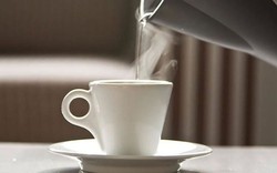 Vì sao nên uống 1 ngụm nước lọc ấm trước khi đi ngủ?