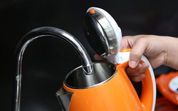 5 lời khuyên cho gia đình thường xuyên đun nước uống bằng ấm siêu tốc