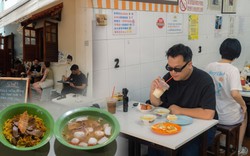Ăn gì ở Singapore năm 2026 ? Quán cà phê hơn 100 năm tuổi, quán lẩu “chịu chơi” có hẳn chuyên gia tư vấn nước lẩu riêng và khu chợ nghe thấy cả tiếng Việt
