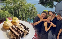 Phát hiện tiệm bánh MCK dặn mua bằng được vào ngày ra album: 120.000 đồng một miếng, lớn tới mức nhiều khách phải xin mang về