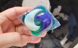 Lời cảnh báo đến tất cả các gia đình đang dùng viên giặt xả: Một người phụ nữ suýt bị mù!