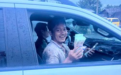 2 người dân liên tiếp nhặt được sấp tiền 100 triệu đồng trên cùng tuyến đường, công an trích xuất camera sau trình báo của chị Nguyễn Thị Thủy SN 1996