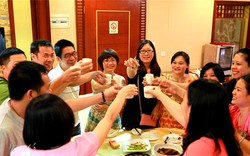 Vì sao bây giờ nhiều người đi họp lớp không muốn nói thật về nghề nghiệp, chức vụ?