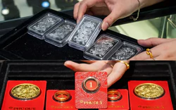 Người mua vàng bạc lỗ nặng thế nào?