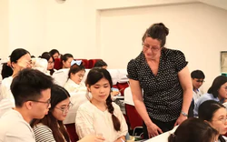 Học sinh Việt Nam giỏi ngữ pháp, yếu giao tiếp tiếng Anh: Vì sao?