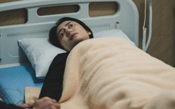 Bà mẹ hai con phát hiện ung thư phổi dù không hút thuốc, hối hận tột cùng khi bác sĩ nói "chất độc ngay trong bếp"