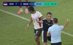 FIFA ASEAN Cup: Trọng tài bất ngờ sửa bảng bù giờ, tuyển Indonesia được cộng thêm 5 phút đầy khó hiểu