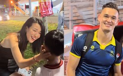 Bắt gặp Lê Giang Patrik và MC Hoàng Oanh bên ngoài sân vận động