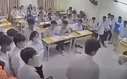 Hà Nội: Khởi tố, tạm giam nam sinh đánh cô giáo gãy mũi