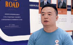 Phát hiện nam sinh khởi nghiệp từ năm 20 tuổi bằng những mặt hàng có giá chưa đến 4.000 đồng, 9 năm sau sở hữu tập đoàn quốc tế, tài sản gần 38.000 tỷ đồng