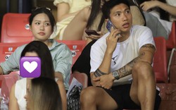 Văn Hậu bị cấm thi đấu, ngậm ngùi ngồi khán đài cùng Doãn Hải My