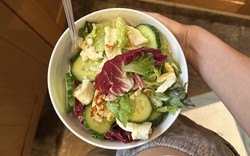Ăn salad sẽ không giúp giảm cân, còn gây béo nếu bạn cứ mắc mãi 4 sai lầm này!