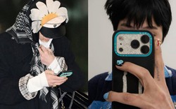 G-Dragon kéo khẩu trang mở khóa iPhone ở sân bay, zoom cận mới phát hiện món đồ độc nhất thế giới trên tay