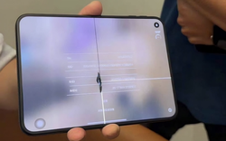 iPhone Duo bị nứt, sọc màn hình bất thường