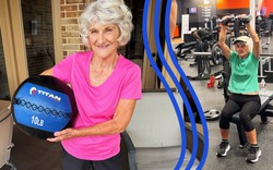 Cụ bà 90 tuổi tập gym để vơi nỗi buồn sau khi chồng qua đời
