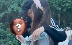 Đang tràn lan ảnh nàng thơ gen Z bật khóc trong nhà anh sếp showbiz T. khi đang livestream