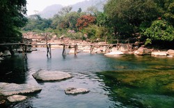 Việt Nam có suối nước kỳ lạ, nước mát quanh năm chỉ từ 16 - 18 độ C: Thợ lặn đi sâu xuống 72 m vẫn chưa thấy đáy, liên quan tới dự án 14,6 tỷ đồng đã được địa phương chấp thuận