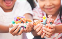 Trẻ chưa đến độ tuổi này, tốt nhất không nên ăn đường