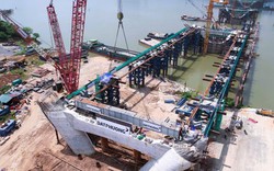 120 tấn kết cấu thép được đưa vào vị trí, "siêu cầu" vượt sông Hồng 16.200 tỷ đồng nối khu phố cổ với Long Biên bước vào giai đoạn quan trọng