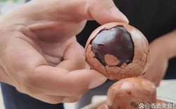 Tiệm trứng kho đắt khách tới mức chủ quán phải dậy từ 3 giờ sáng rồi xin khách bớt đến: Mặt trái của cơn sốt "xếp hàng" thời video ngắn