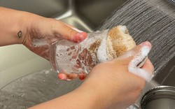 6 thói quen rửa bát tưởng bình thường nhưng càng rửa càng bẩn, dễ "nuôi độc tố" ung thư
