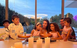 Không phải kim cương đồ hiệu, đây mới là điều khiến vợ Ronaldo hạnh phúc nhất