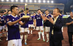Bầu Hiển đón sinh nhật tưng bừng ngày CLB Hà Nội thắng ngược dòng Ninh Bình đầy cảm xúc