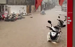 Mưa lớn, nhiều hẻm ở Đà Lạt ngập sâu