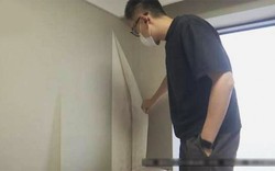 3 người đổ bệnh sau khi sang nhà mới, gia chủ sững sờ khi bóc lớp giấy dán tường
