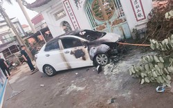 Ô tô bốc cháy ở Hà Nội, nghi bị phóng hỏa