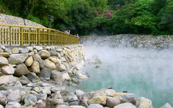 Việt Nam có 'túi nước nóng' tự nhiên gần 80 độ C, mất 10 phút để chín trứng gà: diện tích trải rộng 4.000m2, nằm sát biên giới Việt - Lào