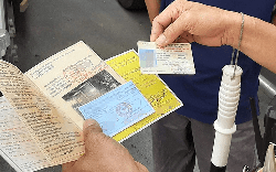 Đã làm hợp đồng, giao giấy tờ xe cho người mua, 5 năm sau kiểm tra VNeTraffic phát hiện xe vẫn đứng tên mình: Cơ quan CSGT nói gì?