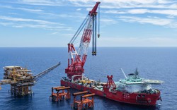 Phát hiện Trung Quốc vừa xây xong giàn khí ngoài khơi nặng gần 17.000 tấn, cao hơn toà nhà 28 tầng, "gom" 1 triệu tấn CO2 mỗi năm