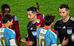 Messi nhận cả thẻ đỏ lẫn thẻ vàng từ trọng tài ngày chia tay tuyển Argentina