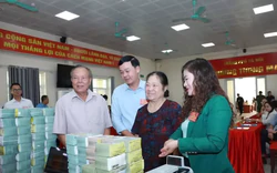 Người dân nhận bao tải tiền bồi thường giải phóng mặt bằng: Có rủi ro?