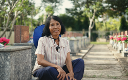 Người phụ nữ hơn 40 năm ở nghĩa trang liệt sĩ và câu nói bỏ lửng: “Biết đâu... trong số này có anh mình”